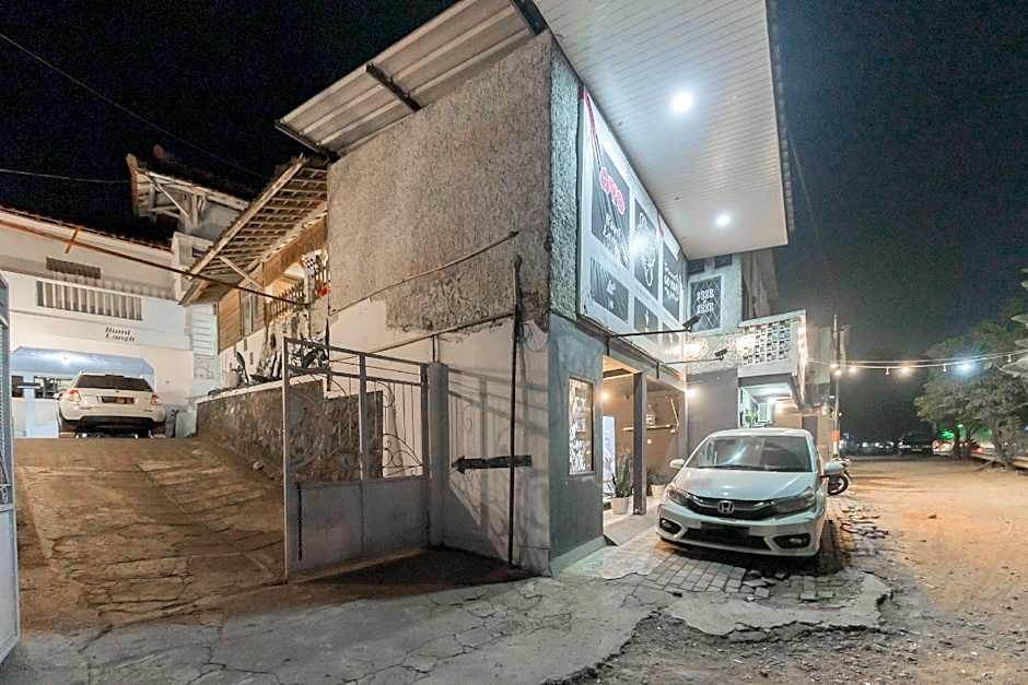 RedDoorz near Terminal Pasir Hayam Cianjur