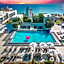 Hot tub & Rooftop pool- Near Beach