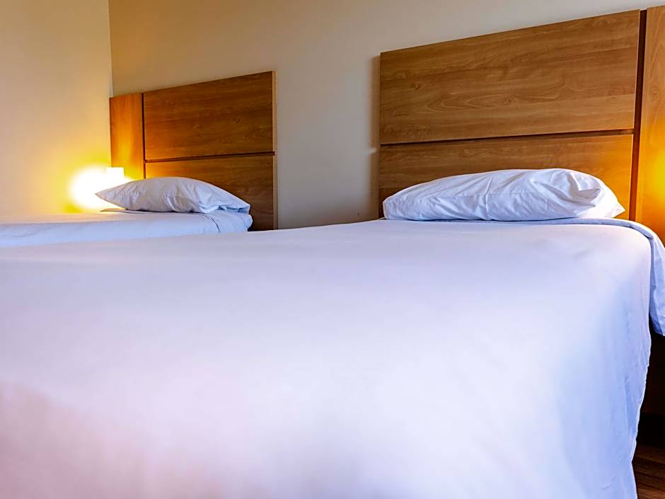 Photo 1 of 21 of Standard 2 Twin Beds