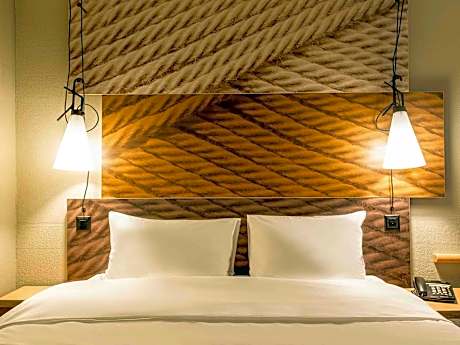 Standard room with a double bed